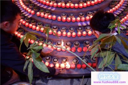 榕台民众在福州三坊七巷天后宫燃灯共同祈福2026