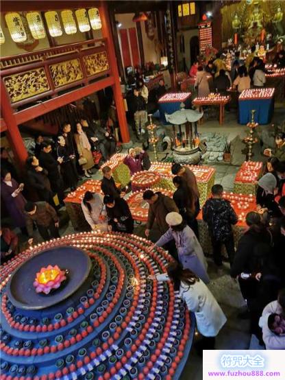 榕台民众在福州三坊七巷天后宫燃灯共同祈福2026