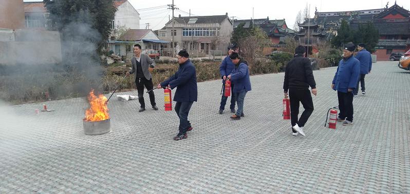 上海市龙王庙举行教职人员消防演习活动