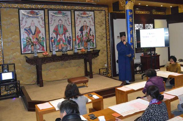 上海城隍庙举办“写经”活动