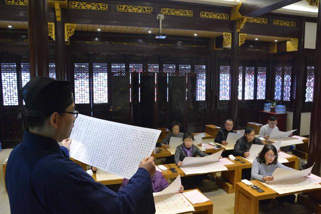 上海城隍庙举办“写经”活动