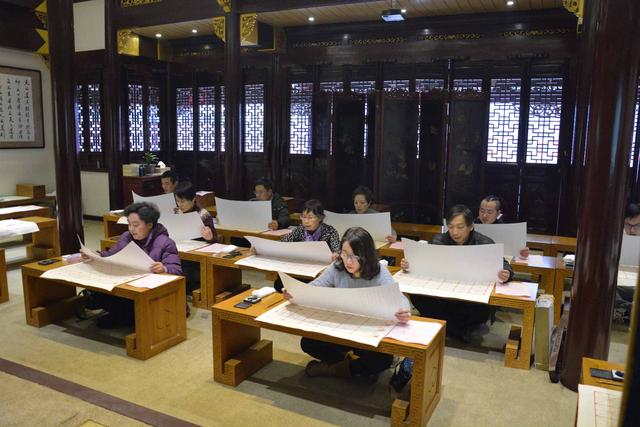 上海城隍庙举办“写经”活动