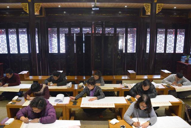 上海城隍庙举办“写经”活动