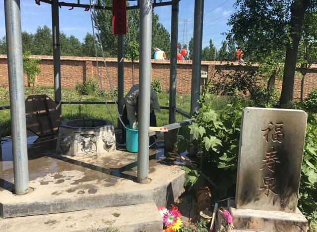 药王赐梁木：这座庙是在神仙帮助下建成的