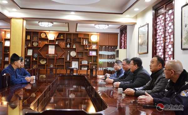 黄浦区委常委、政法委书记吕南停检查上海白云观春节消防安全工作