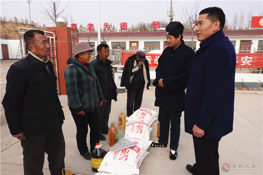 陕西榆阳金巡山庙管委会春耕时节慰问贫困户