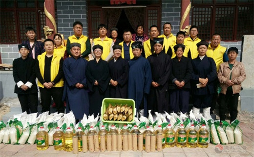 山东临清市皇殿岗玉皇庙开展爱心扶贫活动