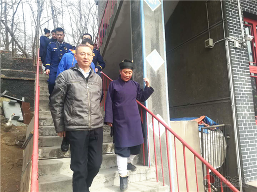 吉林省通化市消防人员检查玉皇阁消防安全