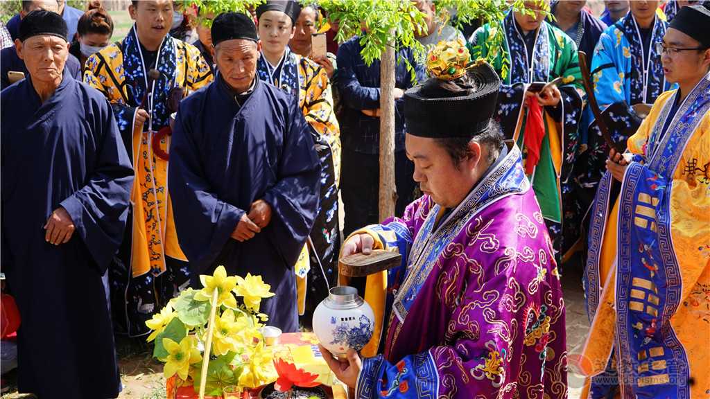 通渭湛龙观第三届超度祈福法会举行请水荡秽等科仪