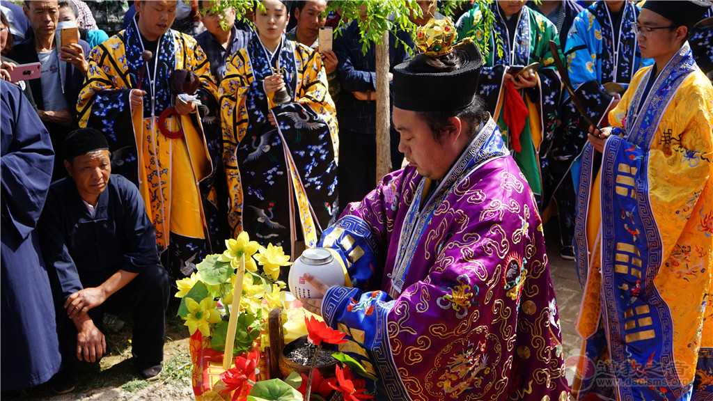 通渭湛龙观第三届超度祈福法会举行请水荡秽等科仪