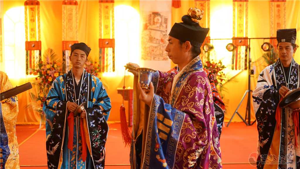 通渭湛龙观第三届超度祈福法会举行请水荡秽等科仪