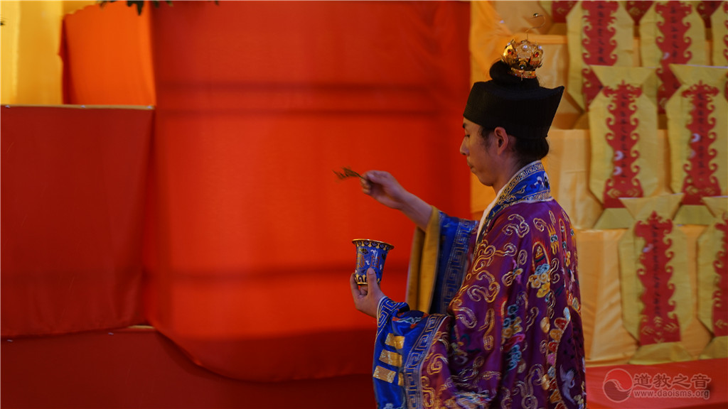 通渭湛龙观第三届超度祈福法会举行请水荡秽等科仪