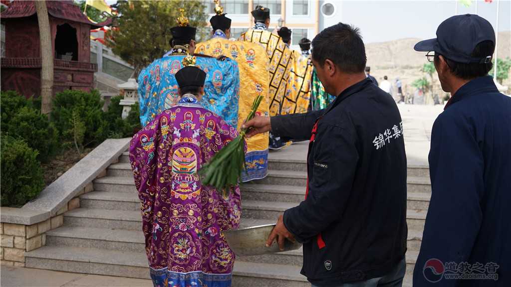 通渭湛龙观第三届超度祈福法会举行请水荡秽等科仪