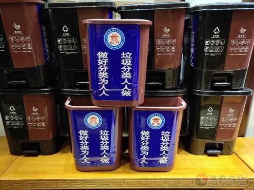 上海城隍庙慈爱功德会为社区老人家庭生活垃圾分类尽心助力