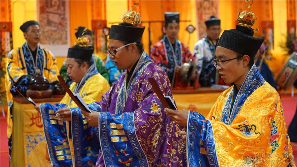 通渭湛龙观第三届超度祈福法会举行度人总朝等科仪