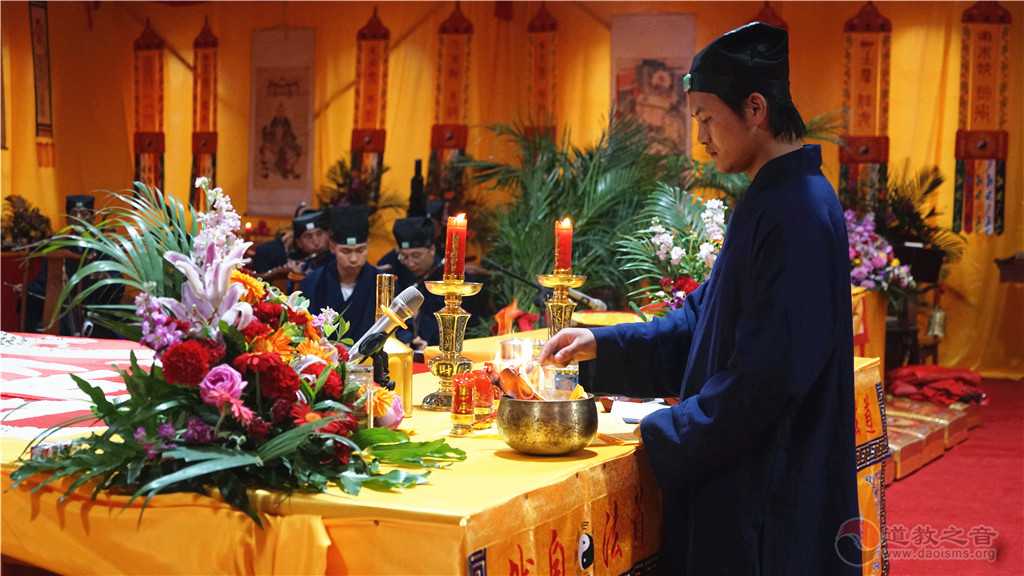 通渭湛龙观第三届超度祈福法会举行度人总朝等科仪