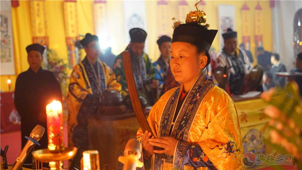 通渭湛龙观第三届超度祈福法会举行度人总朝等科仪