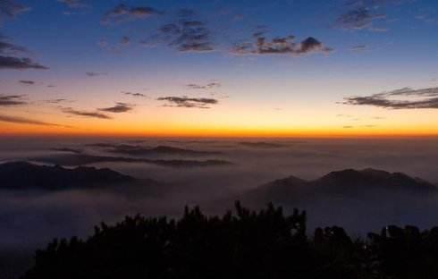 古琴与修行：一亩白云空翠深，中有仙翁抱一琴