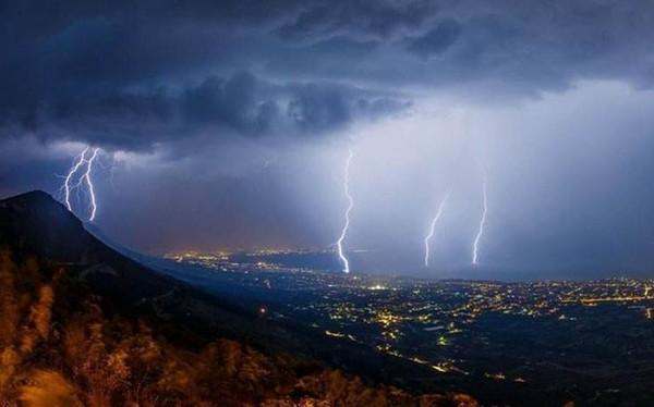 神威赫然惊天地:雷神形象的演变与发展