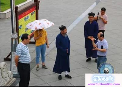 贵州省民宗委宗教处调研员包翔一行到福泉太极宫调研