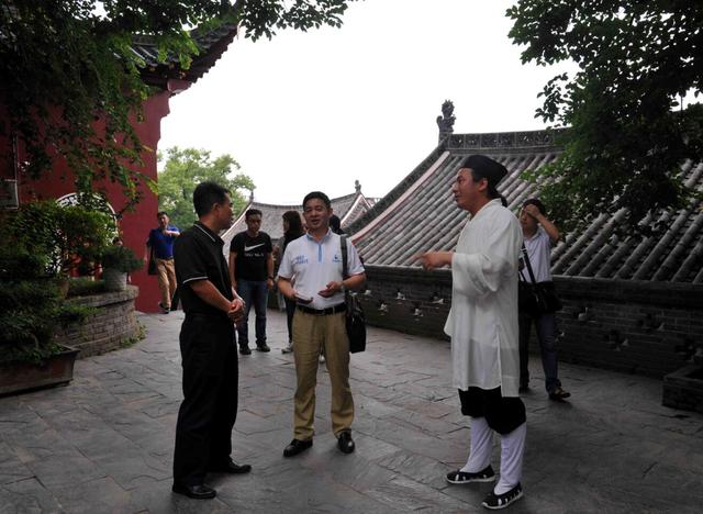 广州民族宗教事务局副巡视员牛茂辉到武汉长春观考察调研