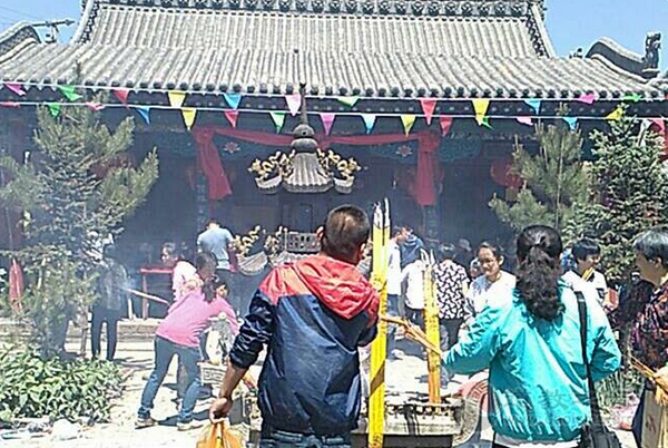山西大同市浑源县老城老爷庙举行庙会活动