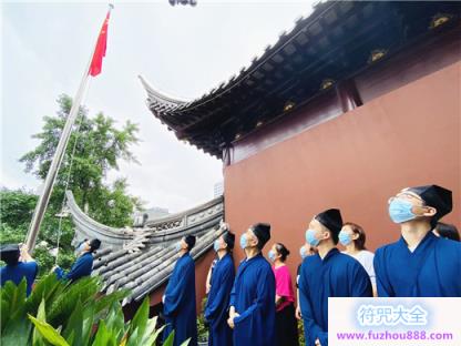上海白云观有序恢复开放第一天举行升国旗仪式