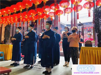 上海白云观有序恢复开放第一天举行升国旗仪式