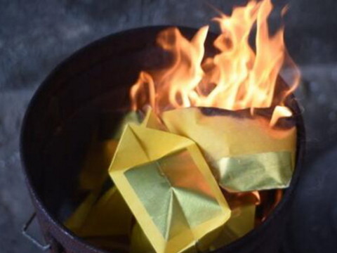 风俗习惯上坟拿多纸合适呢？