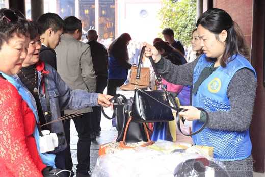 上海慈爱公益基金会第11期“爱微笑”主题义卖活动举行