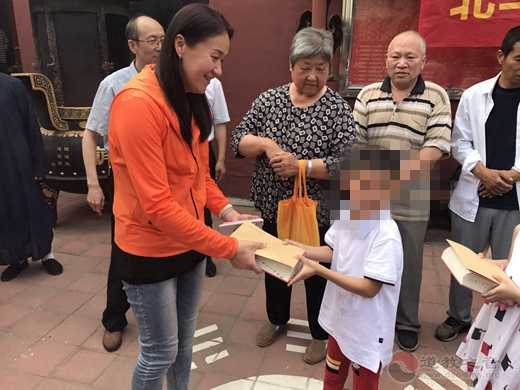 济南吕祖庙捐资助学关爱社区儿童