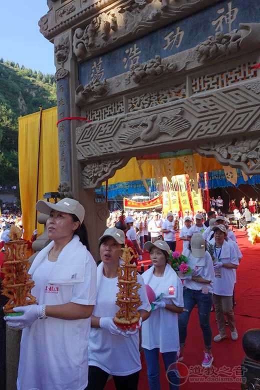 陕西榆阳黑龙潭道观举行传统龙文化旅游庙会