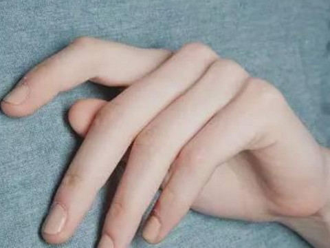 巨富的手相有两条线在哪里