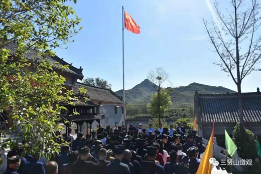 南阳市道教协会在三贤山道观举行庆国庆升国旗仪式