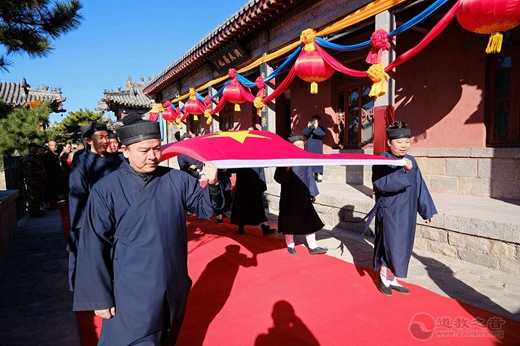 泰山碧霞祠隆重举行升国旗仪式暨祈祷国泰民安大法会