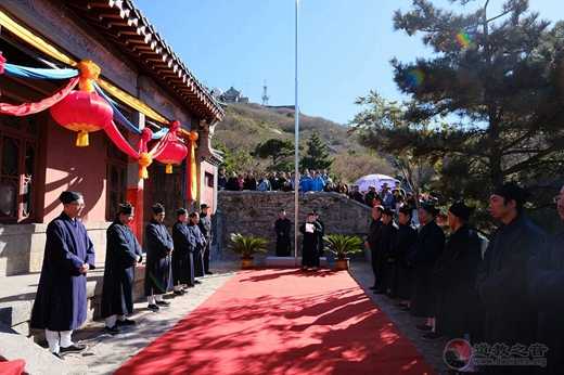 泰山碧霞祠隆重举行升国旗仪式暨祈祷国泰民安大法会