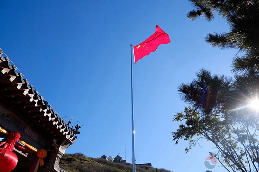 泰山碧霞祠隆重举行升国旗仪式暨祈祷国泰民安大法会