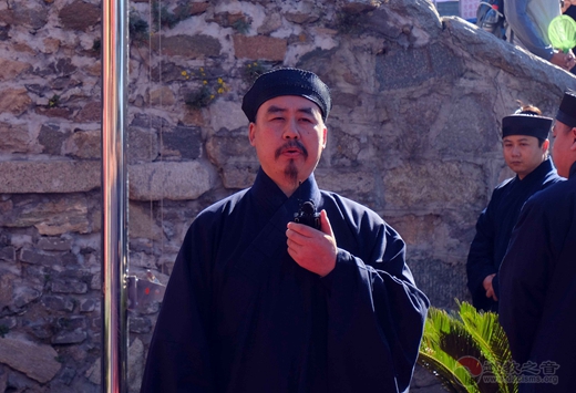 泰山碧霞祠隆重举行升国旗仪式暨祈祷国泰民安大法会