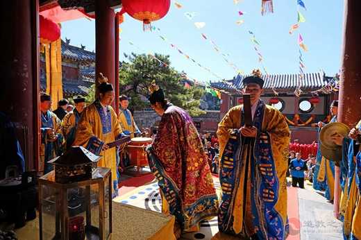 泰山碧霞祠隆重举行升国旗仪式暨祈祷国泰民安大法会