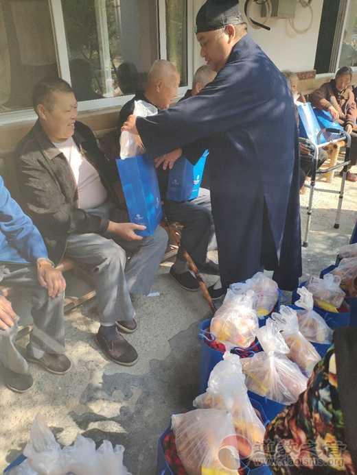 浙江省德清县昌福宫慰问烈士家属及孤寡老人