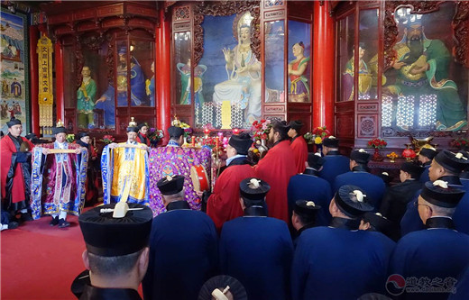 陕西榆林市道协榆阳区道协在黑龙潭道观举行冠巾仪式