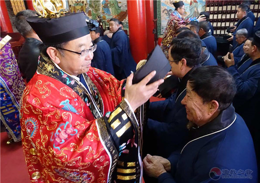 陕西榆林市道协榆阳区道协在黑龙潭道观举行冠巾仪式