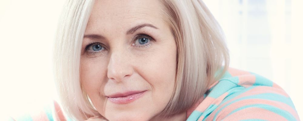 提示躺在沙发上看电视易失眠