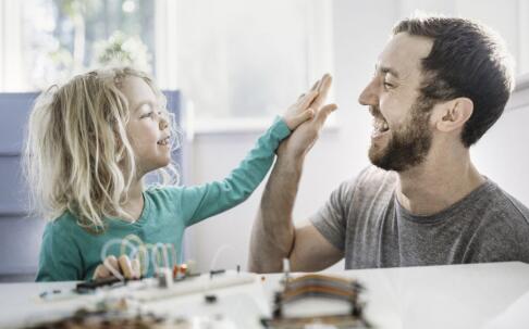 留意：按摩可治孩子伤风