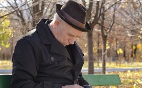 中老年补钙佳品：鲜牛奶