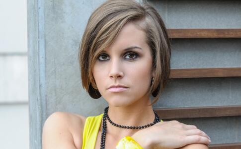 改动形象 从挑选时髦刘海开端