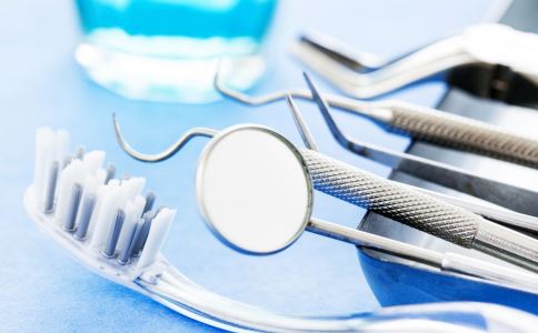 美齿，现在盛行“烤瓷牙”