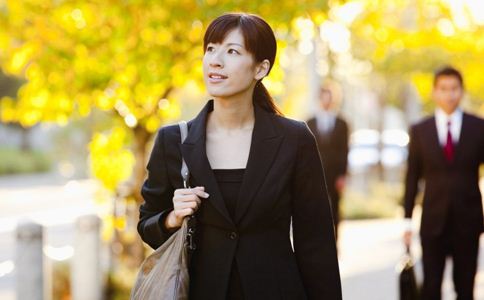 女性吃太饱引起的8个问题