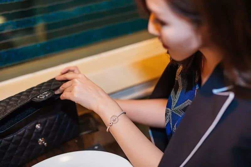 看起来很贵气的女孩子 女生有富有命的预兆