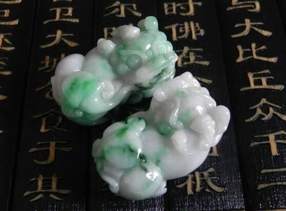 时上伤官坐正印，伤官配正印在时柱的女性！